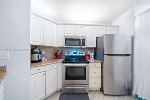 10551 W Broward Blvd, Plantation, FL 33324 - Photo 5