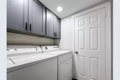 19100 Bobolink Dr, Hialeah, FL 33015 - Photo 11