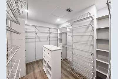 19100 Bobolink Dr, Hialeah, FL 33015 - Photo 17