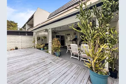 19100 Bobolink Dr, Hialeah, FL 33015 - Photo 25