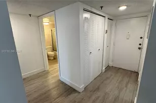 9688 Fontainebleau Blvd, Miami, FL 33172 - Photo 15