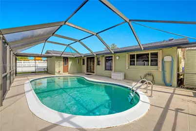 1102 NW 89th Ter, Pembroke Pines, FL 33024 - Photo 9