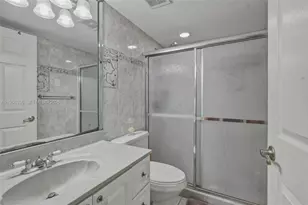 8321 NW 7th St, Miami, FL 33126 - Photo 13