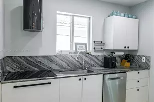 9117 Carlyle Ave, Surfside, FL 33154 - Photo 17