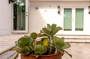 9117 Carlyle Ave, Surfside, FL 33154 - Photo 21