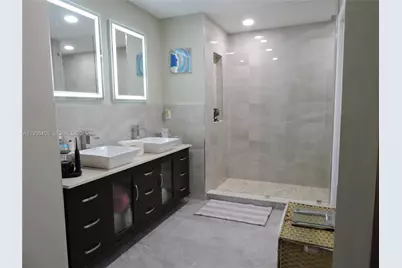 10575 SW 12th Mnr, Pembroke Pines, FL 33025 - Photo 17