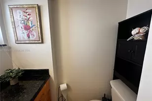 410 SE 2nd St, Hallandale Beach, FL 33009 - Photo 27