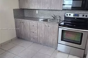 654 W 29th St, Hialeah, FL 33012 - Photo 11