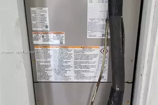 654 W 29th St, Hialeah, FL 33012 - Photo 9