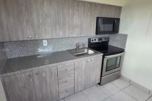 654 W 29th St, Hialeah, FL 33012 - Photo 13