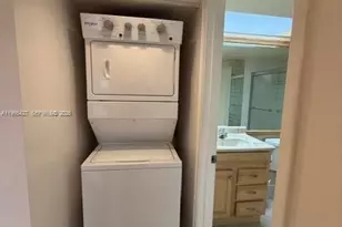 13100 SW 11th Ct, Pembroke Pines, FL 33027 - Photo 11