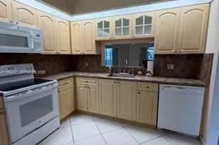 13100 SW 11th Ct, Pembroke Pines, FL 33027 - Photo 7