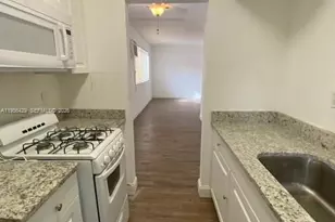 8132 Harding Ave, Miami Beach, FL 33141 - Photo 23