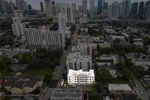 650 SW 1st St, Miami, FL 33130 - Photo 17