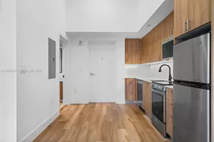 650 SW 1st St, Miami, FL 33130 - Photo 3