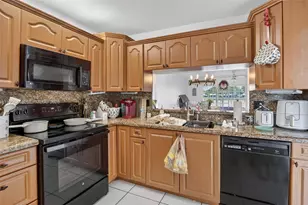 10431 NW 3rd St, Pembroke Pines, FL 33026 - Photo 5