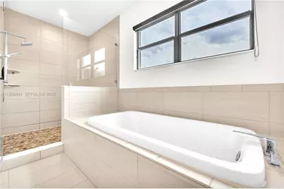 10250 NW 76th Ter, Doral, FL 33178 - Photo 15