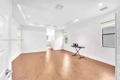 10250 NW 76th Ter, Doral, FL 33178 - Photo 13