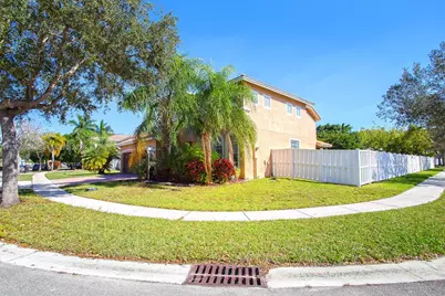 2023 NW 141st Ave, Pembroke Pines, FL 33028 - Photo 3