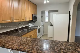 8060 Fairview Dr, Tamarac, FL 33321 - Photo 5