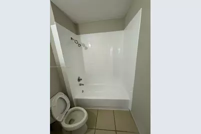 8060 Fairview Dr #201, Tamarac, FL 33321 - Photo 17