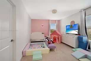 572 NE 6th Pl, Homestead, FL 33034 - Photo 11