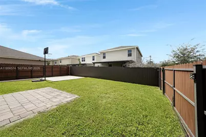 572 NE 6th Pl, Homestead, FL 33034 - Photo 3