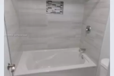 17038 NW 66th Ct, Hialeah, FL 33015 - Photo 15