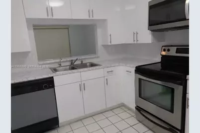 17038 NW 66th Ct, Hialeah, FL 33015 - Photo 7