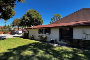 4296 Woodstock Dr, West Palm Beach, FL 33409 - Photo 5