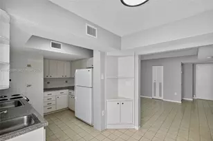 2924 Collins Ave, Miami Beach, FL 33140 - Photo 17
