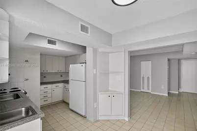 2924 Collins Avenue #501, Miami Beach, FL 33140 - Photo 1