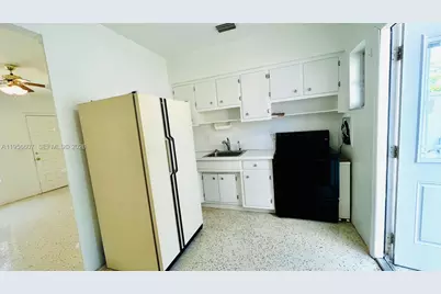 3667 NW 5th St #3667, Miami, FL 33125 - Photo 9