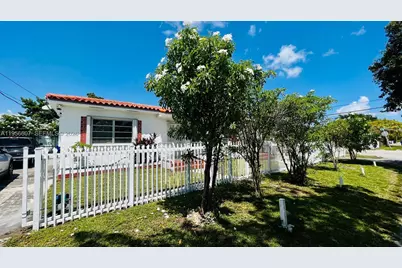 3667 NW 5th St #3667, Miami, FL 33125 - Photo 3