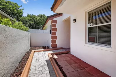 7306 NW 1st Mnr, Plantation, FL 33317 - Photo 5