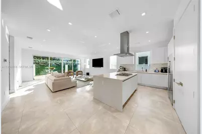 7541 NW 97th Ct, Doral, FL 33178 - Photo 11