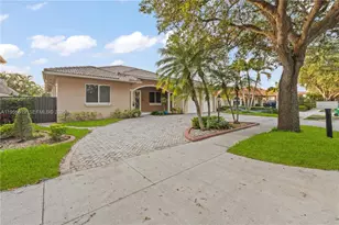 16640 NW 86th Ct, Miami Lakes, FL 33016 - Photo 3