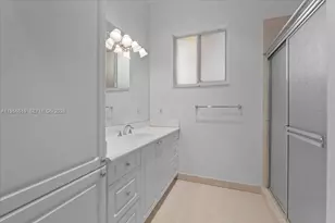 16640 NW 86th Ct, Miami Lakes, FL 33016 - Photo 17