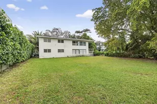 4855 University Dr, Coral Gables, FL 33146 - Photo 17