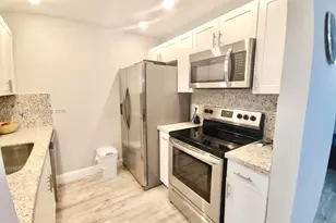 13250 SW 4th Ct, Pembroke Pines, FL 33027 - Photo 3