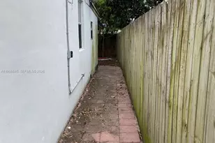 [Address not provided], Hallandale Beach, FL 33009 - Photo 17