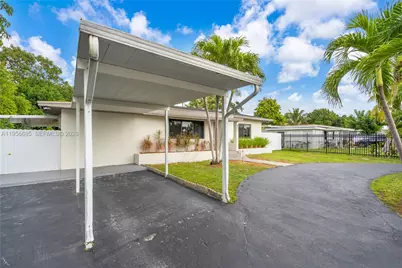911 NW 138th St, Miami, FL 33168 - Photo 3