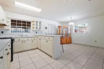 3880 E 8th Ln, Hialeah, FL 33013 - Photo 9