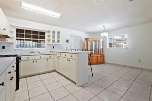 3880 E 8th Ln, Hialeah, FL 33013 - Photo 9
