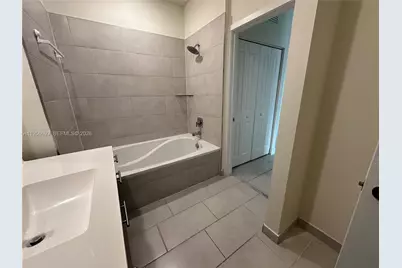 8265 NW 41 St #402, Doral, FL 33166 - Photo 9