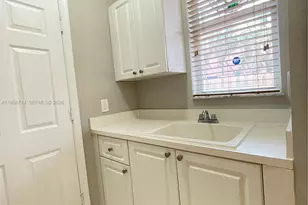 6524 Hidden Cove Dr, Davie, FL 33314 - Photo 7