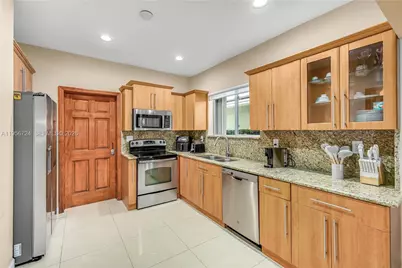 9457 Carlyle Ave, Surfside, FL 33154 - Photo 11