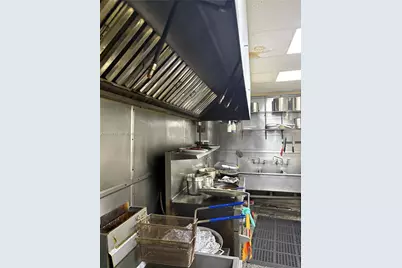 8401 NW South River Dr, Medley, FL 33166 - Photo 15