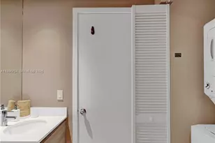 121 NE 34th St, Miami, FL 33137 - Photo 31