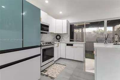 2502 NW 48th St, Tamarac, FL 33309 - Photo 7